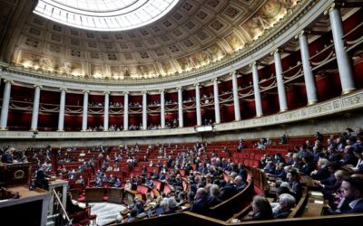 Francia, l’assemblea nazionale chiede la revoca della riforma delle pensioni
