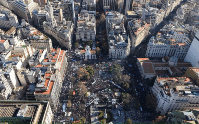 Argentina | Cristina Kirchner envió un mensaje a miles de seguidores en Plaza de Mayo: «pueden encerrarme a mi pero no al pueblo»