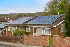 Solar Power in UK Surges 42% With Sunniest Spring on Record: Analysis