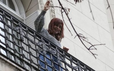Lawfare en Argentina | La Justicia otorgó la prisión domiciliaria a CFK y organizaciones sociales, políticas y de trabajadores se movilizan a plaza de mayo 