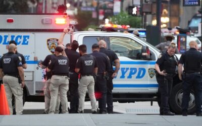 Un uomo apre il fuoco in un grattacielo di New York uccidendo quattro persone
