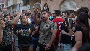Bulos y algaradas: la estrategia internacional para promocionar el supremacismo