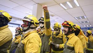 Los bomberos forestales madrileños inician una huelga de un mes