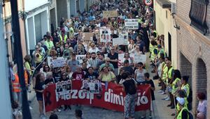 Clamor en Catarroja en la novena manifestación para pedir la dimisión de Mazón