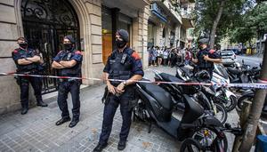 Irídia denuncia a dos mossos d’esquadra por una agresión homófoba en el Raval