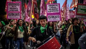 La casta eran las mujeres: Milei amenaza con sanciones penales a quienes denuncian violencia de género y abuso