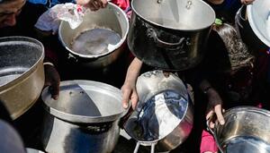 La masacre se intensifica en Gaza, donde 800 personas han sido asesinadas mientras esperaban alimento