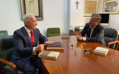 Gustavo Petro denuncia presiones al sistema judicial días antes del fallo contra el expresidente Álvaro Uribe