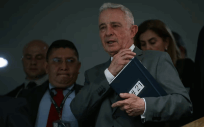 Colombia | El expresidente Álvaro Uribe espera veredicto clave en juicio por soborno y fraude