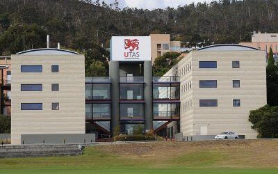 University of Tasmania cuts arts courses, staff