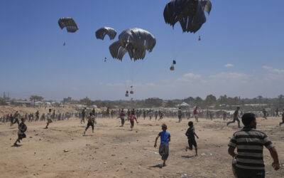 Il lancio aereo di aiuti non fermerà la carestia a Gaza