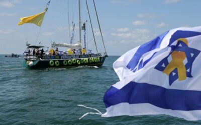 Una flottiglia israeliana al largo di Gaza per chiedere il rilascio degli ostaggi
