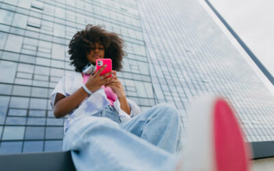 Il mondo parallelo degli influencer adolescenti su WhatsApp