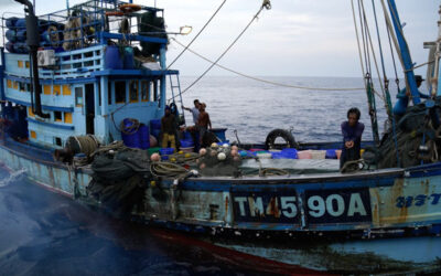 I pescatori che rischiano la vita nell’oceano Indiano