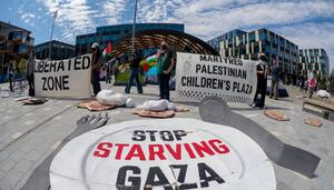 Trabajadores de Microsoft ocupan la sede de la empresa para exigir que corte sus vínculos con Israel