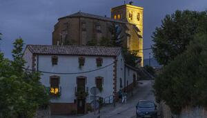 La puerta de la casa del pueblo