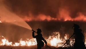 El incendio de Las Médulas, crónica anunciada de la precariedad laboral de los bomberos forestales