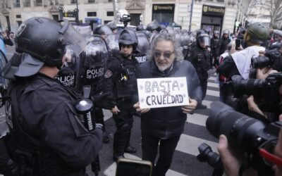 Argentina | La Policía Federal reprimió a jubilados, trabajadores de la salud y universitarios que protestaban frente al Congreso