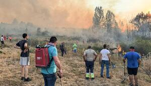 Los bomberos advierten del peligro de incluir voluntarios en la extinción de los incendios forestales