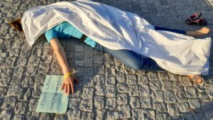 A flash mob for Gaza bounces from Milan to Berlin – Video