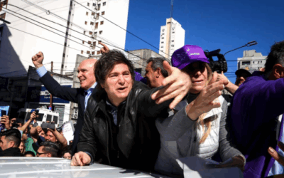 Argentina | El presidente Javier Milei y candidatos de la Libertad Avanza fueron repudiados durante un acto de campaña