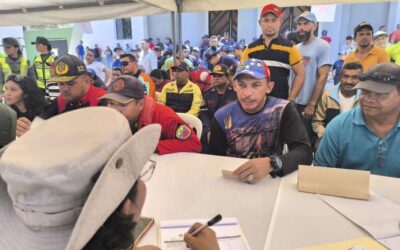 Miles de venezolanos se alistan para repeler un eventual ataque de EEUU