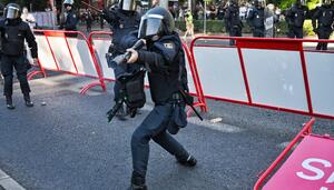 Las cargas policiales en la última etapa de la Vuelta dejan al menos diez manifestantes heridos