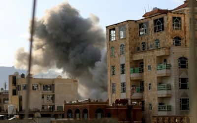 I bombardamenti israeliani a Sanaa, nello Yemen, causano nove morti e 174 feriti