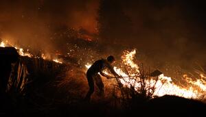 El incendión de Pantón (Lugo) arrasa 1.400 hectáreas y revive la pesadilla del verano en la Ribeira Sacra