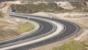 Mucha carretera y poco tren: Andalucía incrementa su falta estructural de transporte público sostenible