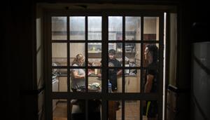 Desokupa Control intenta echar a una familia de su casa en Sevilla ilegalmente: “Tenemos las carnes abiertas”