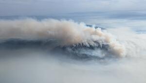 Dos incendios descontrolados entre Lugo y Ourense arrasan ya más de 120 hectáreas y amenazan el entorno del Sil