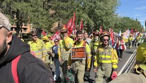 Bomberos y agentes forestales de todo el Estado exigen condiciones laborales dignas en Valladolid