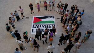 Profesorado y personal universitario se encierran por Palestina: “No puede empezar el curso con normalidad”