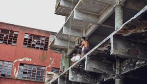 El “inminente” derribo de dos pabellones en Zorrotzaurre supondría el desalojo ilegal de unas 80 personas