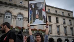 La semana más esperpéntica en la crisis de régimen en la Francia de Macron