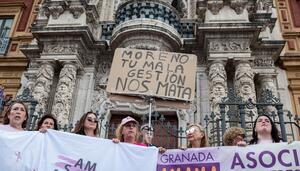 Una Junta de Andalucía omisiva se enfrenta a 150 demandas por el escándalo de los cribados de cáncer de mama