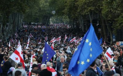 Il governo georgiano minaccia l’opposizione dopo una grande manifestazione