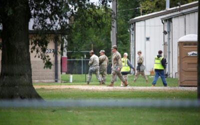 Duecento riservisti della guardia nazionale del Texas si preparano a entrare a Chicago