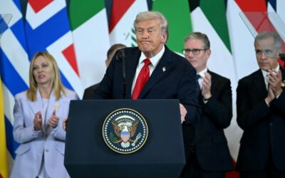 Trump firma una dichiarazione su Gaza durante il vertice di Sharm el Sheikh