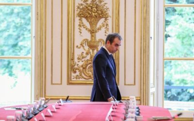 Il governo francese sospende la riforma delle pensioni per evitare nuove elezioni