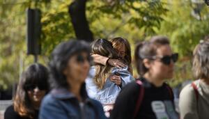 Mujeres con cáncer de mama piden menos lazos rosas y más investigación