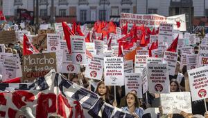 Miles de estudiantes secundan una huelga contra el acoso escolar en todo el Estado