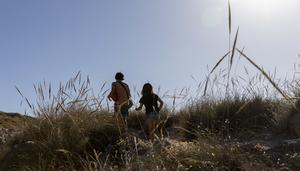 “Mi hijo no puede ir al colegio porque no hay cuidadora”: el laberinto de las familias con niños con autismo en Galicia