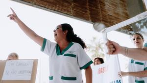 “Nosotras limpiamos, nosotras negociamos”, el legítimo grito de las limpiadoras de la Universidad de Cádiz