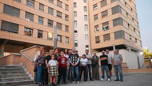 Familias del Ensanche de Vallecas dicen a la Caixa: ‘nos quedamos’