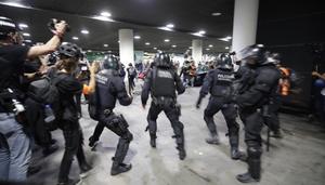 La Audiencia de Barcelona deniega por primera vez la amnistía a un policía investigado por lesiones y maltrato