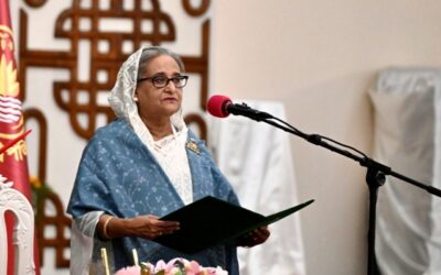 Bangladesh, l’ex premier in esilio Sheikh Hasina condannata a morte