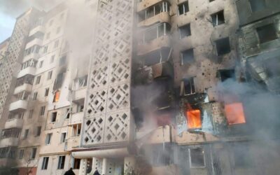 Venticinque morti in un bombardamento russo a Ternopil, Zelenskyj arriva in Turchia  