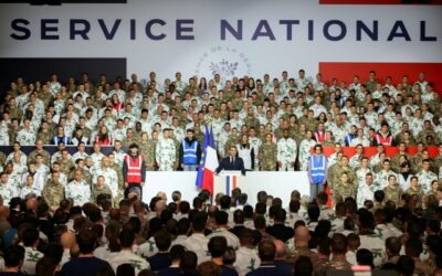 Il presidente francese Emmanuel Macron annuncia un servizio militare volontario